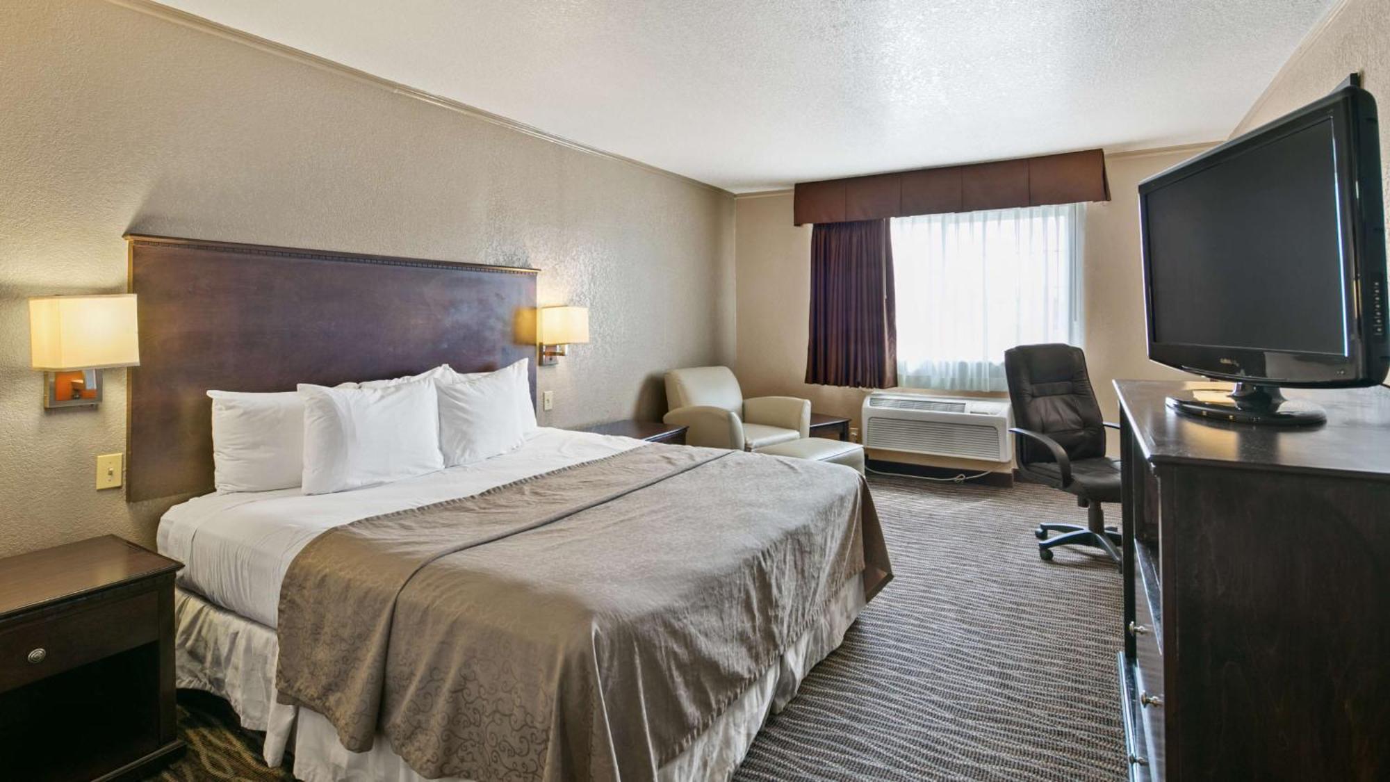 5 Top-Rated Hotels Close to San Marcos Premium Outlets