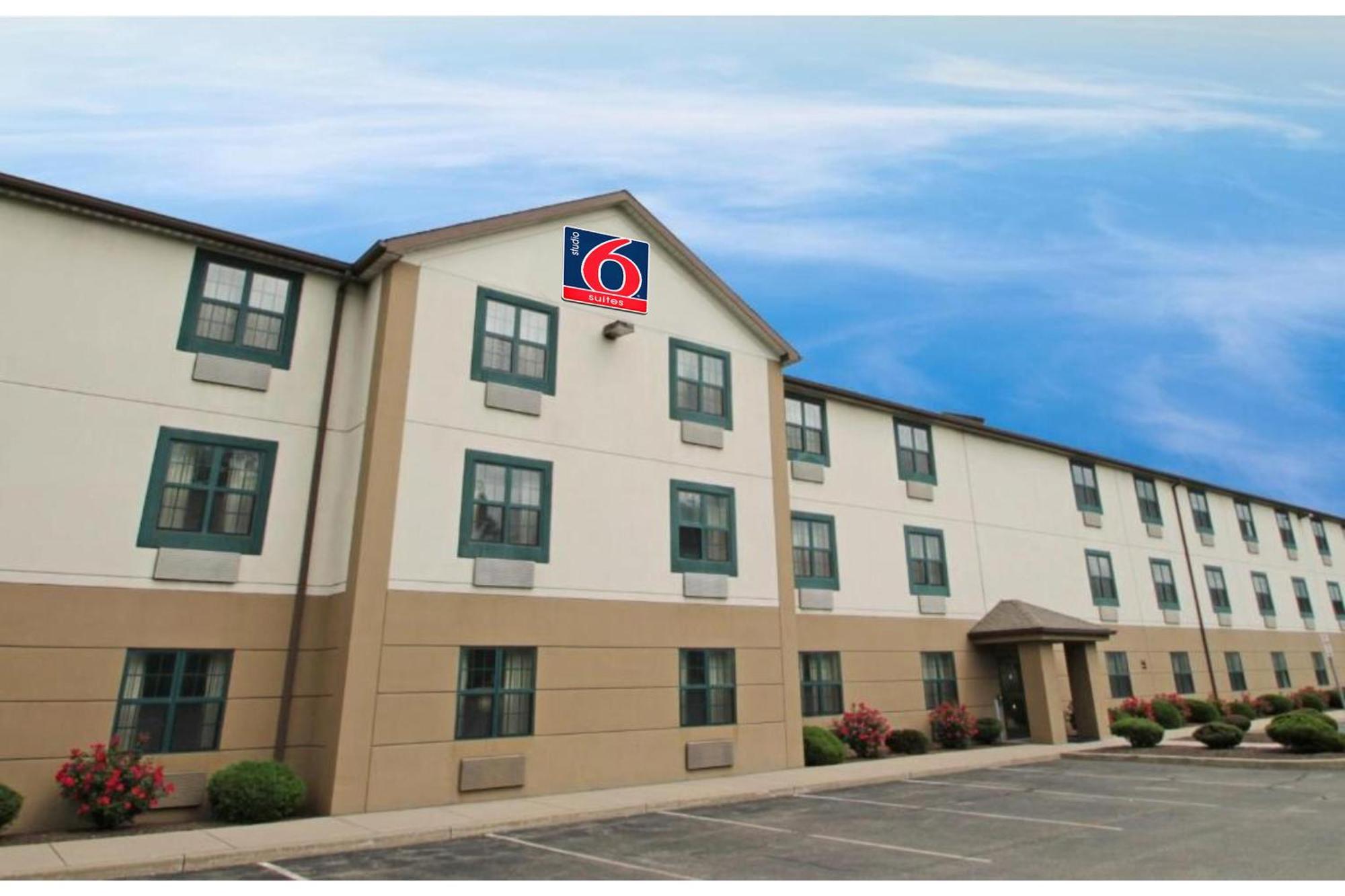 Best 4 Budget Hotels Near Gratwick Waterfront Park for Easy Access