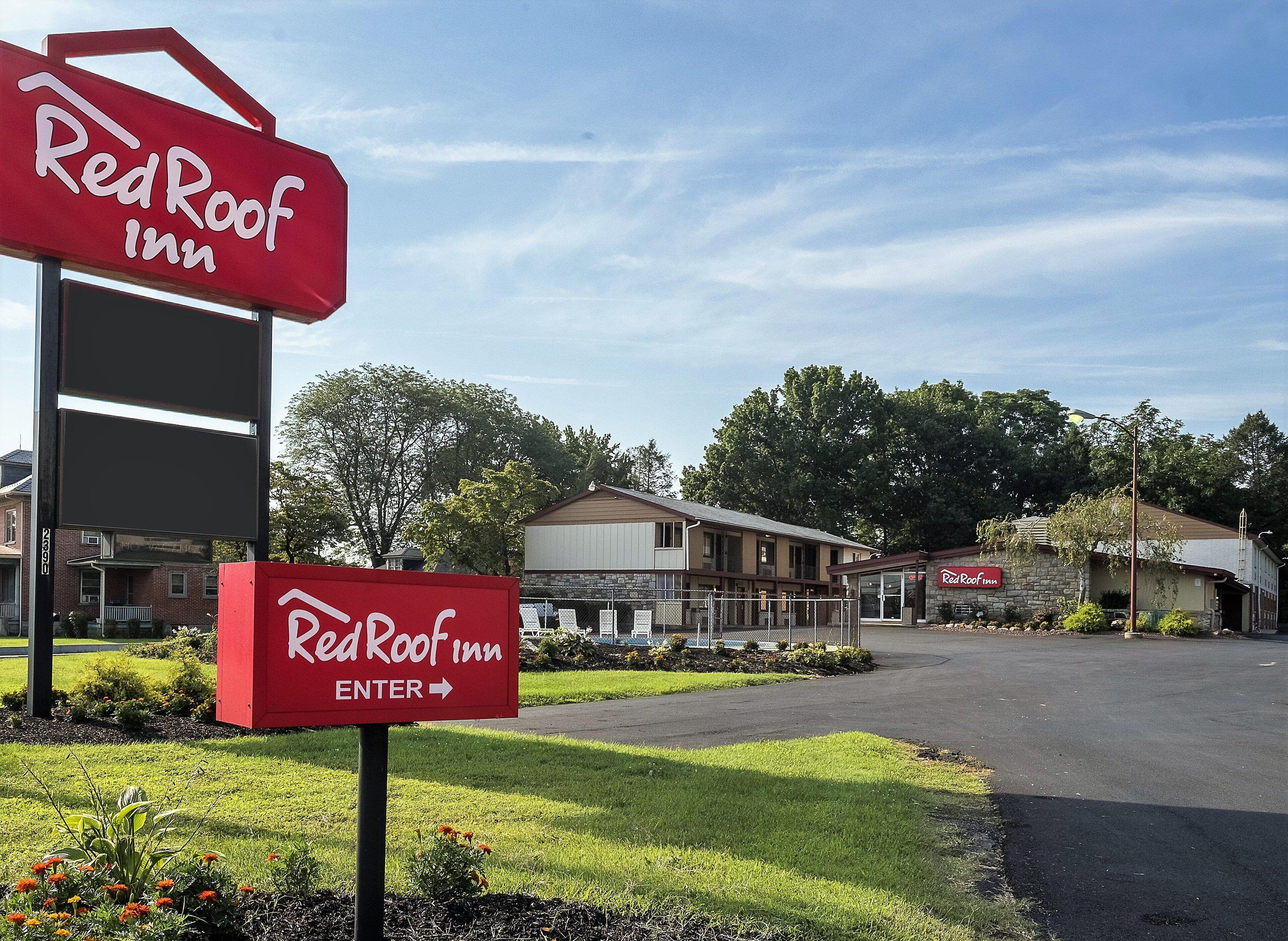 4 Smart 2-Star Hotels Near Stauffer Park Worth Booking