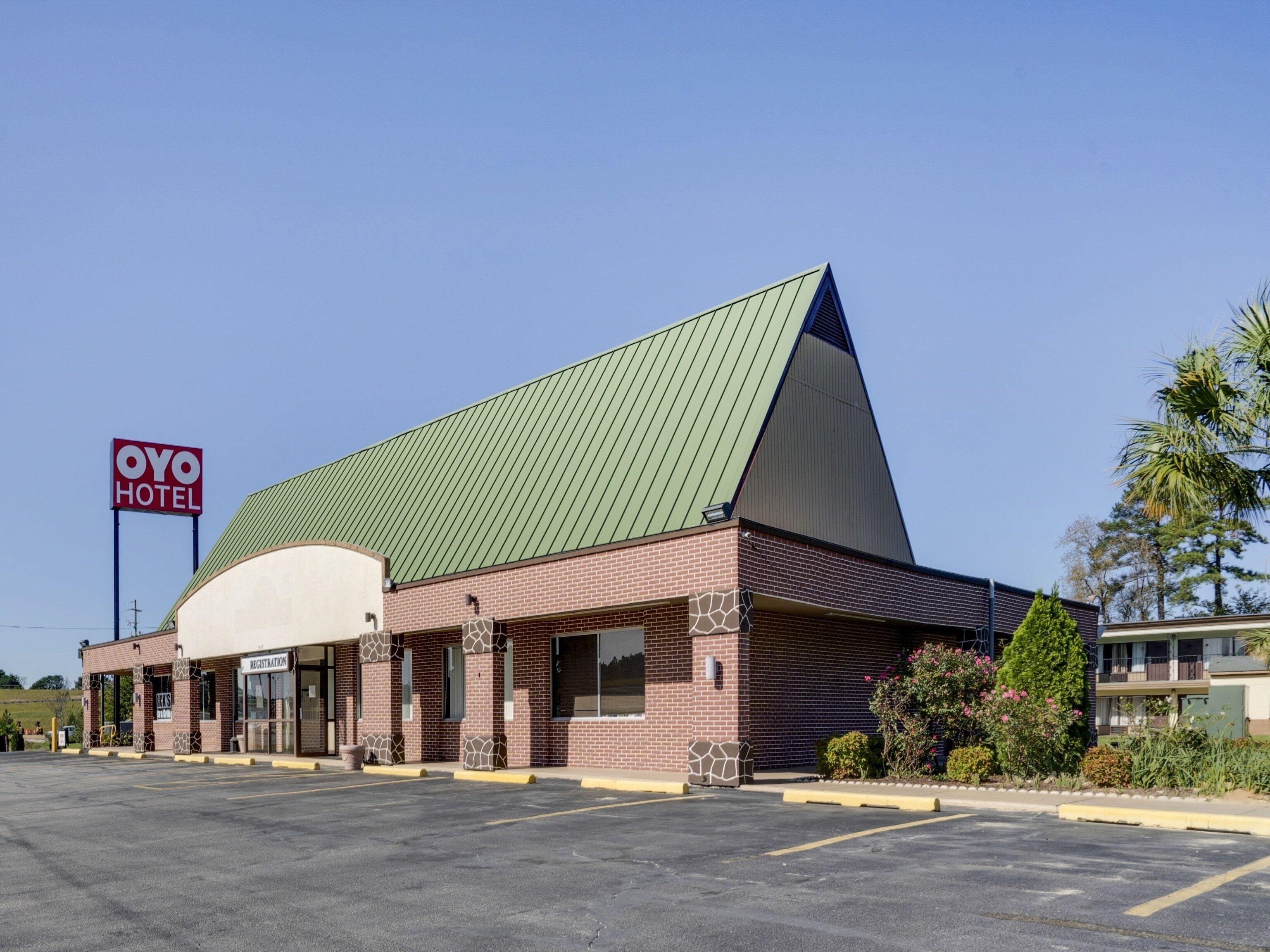 4 Best 2-Star Hotels in Fayetteville for Smart Travelers