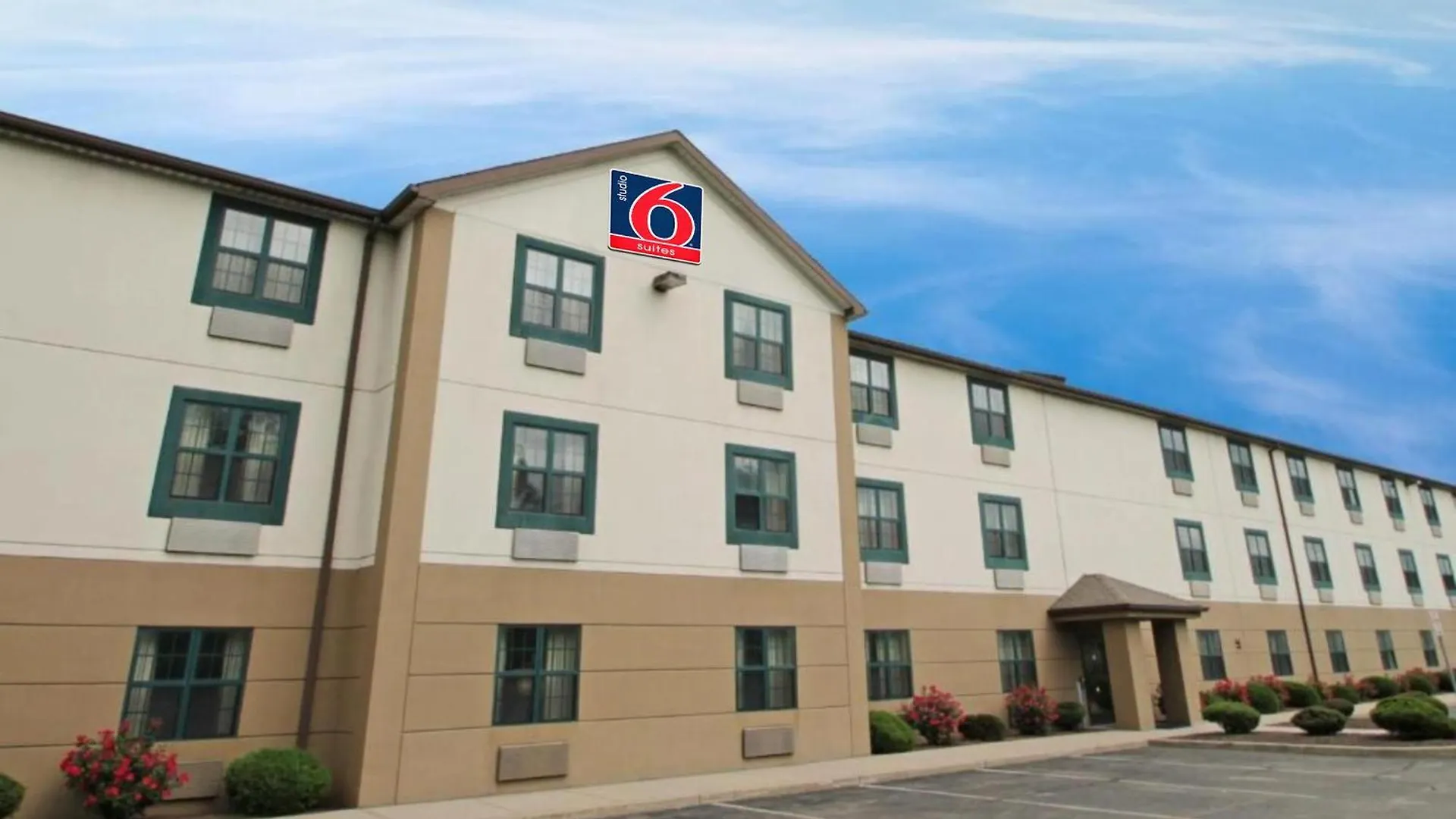 Best 4 Budget Hotels Near Gratwick Waterfront Park for Easy Access