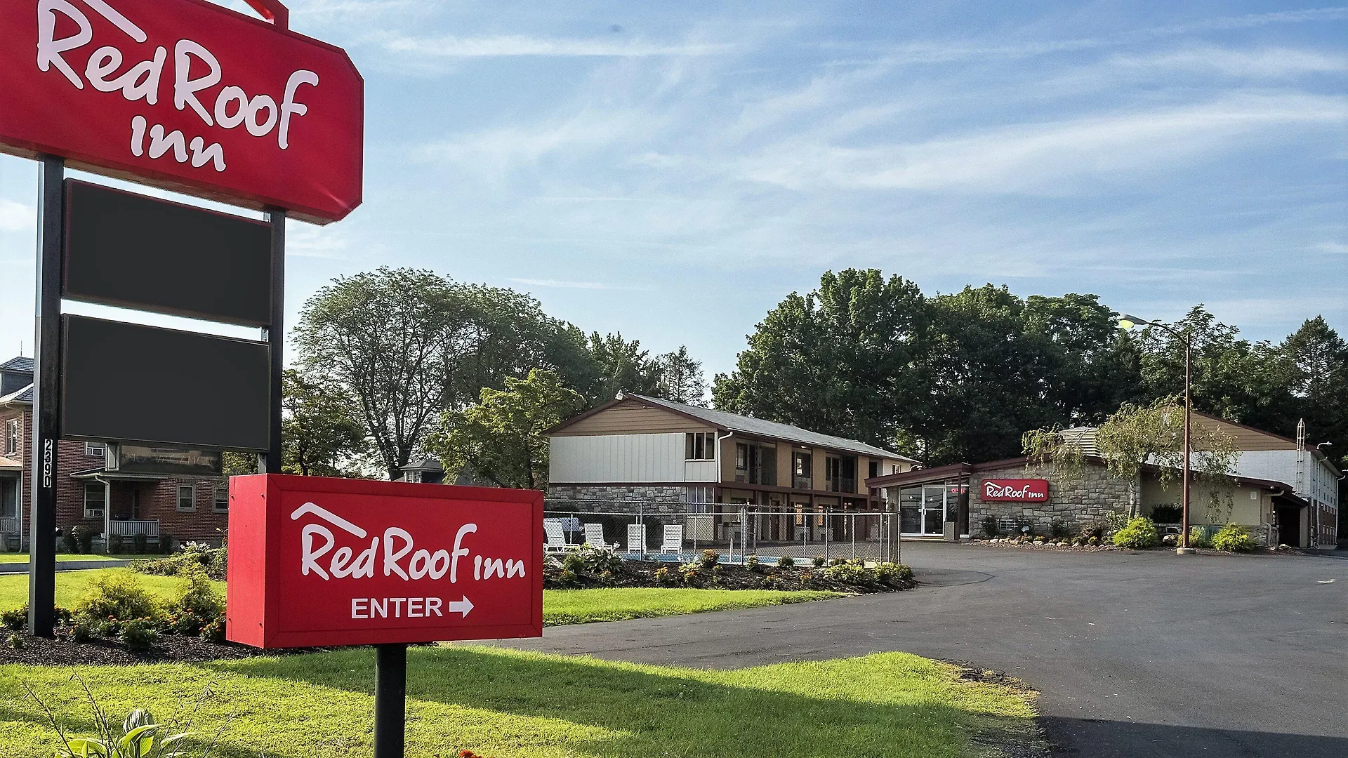 4 Smart 2-Star Hotels Near Stauffer Park Worth Booking